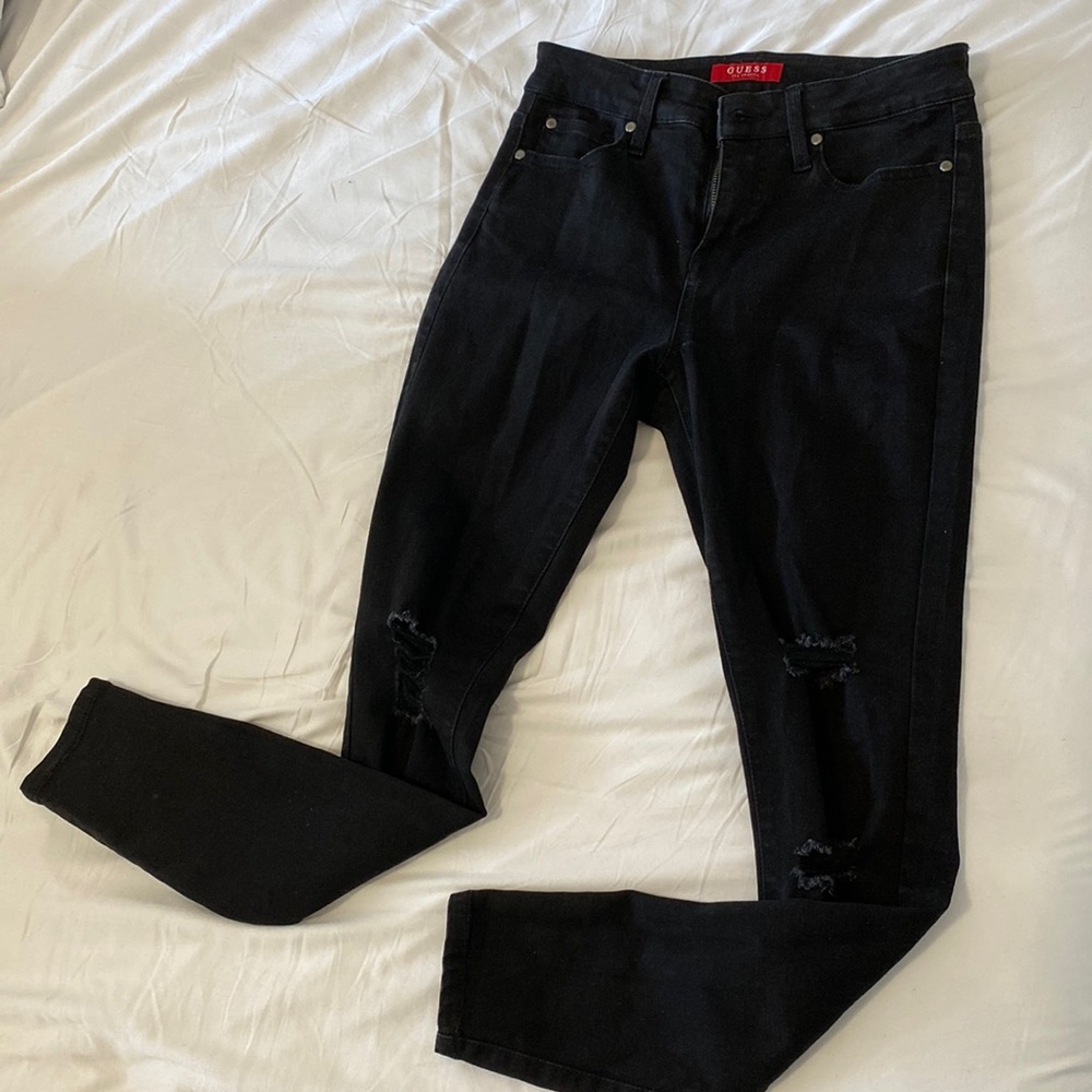 Mid-rise Guess ripped jeans
